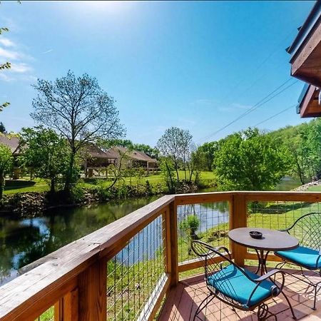 Skinny Dippin'-River Front- Free Tickets-Dog Friendly-Sleeps 6 Pigeon Forge Bagian luar foto
