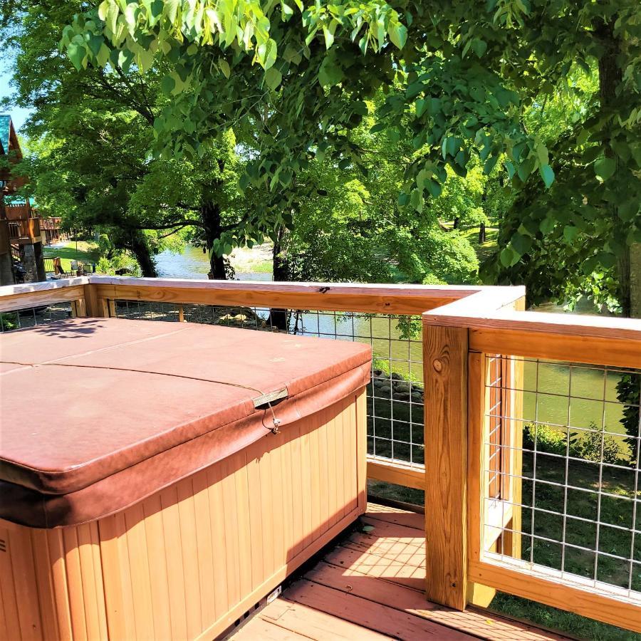 Skinny Dippin'-River Front- Free Tickets-Dog Friendly-Sleeps 6 Pigeon Forge Bagian luar foto