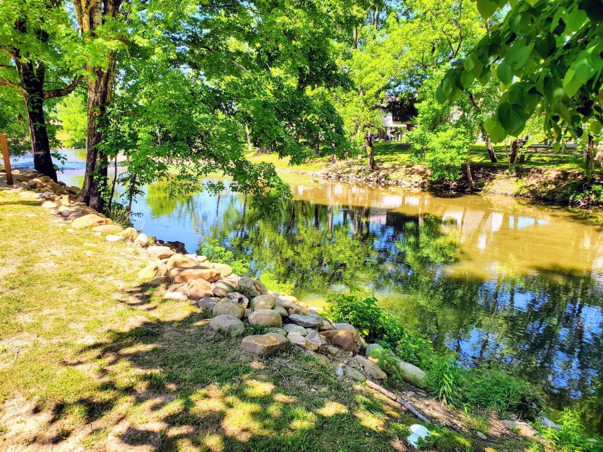 Skinny Dippin'-River Front- Free Tickets-Dog Friendly-Sleeps 6 Pigeon Forge Bagian luar foto