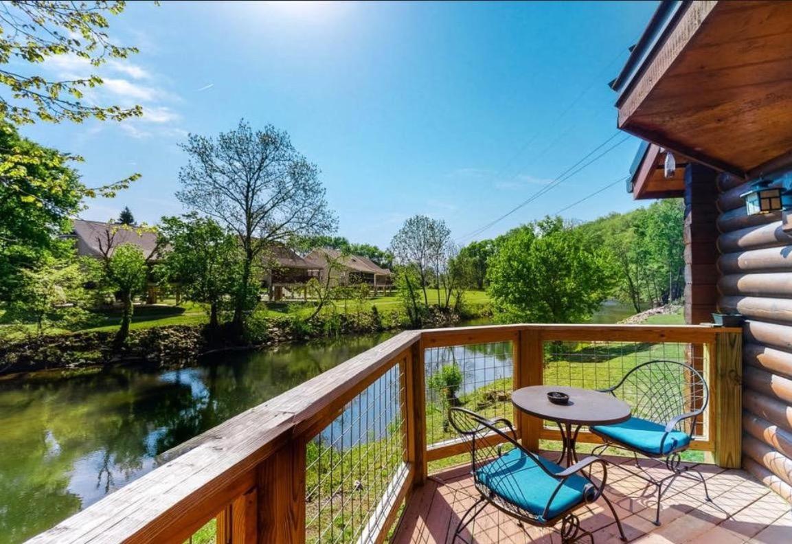Skinny Dippin'-River Front- Free Tickets-Dog Friendly-Sleeps 6 Pigeon Forge Bagian luar foto
